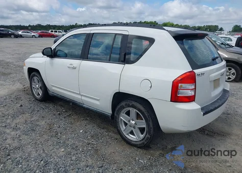 2010 Jeep Compass Sport z USA, uszkodzony, nr VIN 1J4NT4FB2AD558272